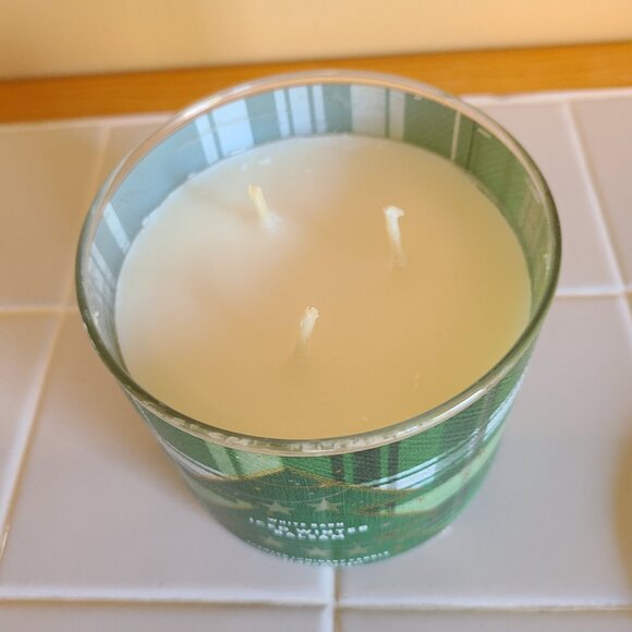 Bath & Body Works White Barn Candle 3 Wick, Iced Winter Balsam 14.5 oz, New - Picture 5 of 6